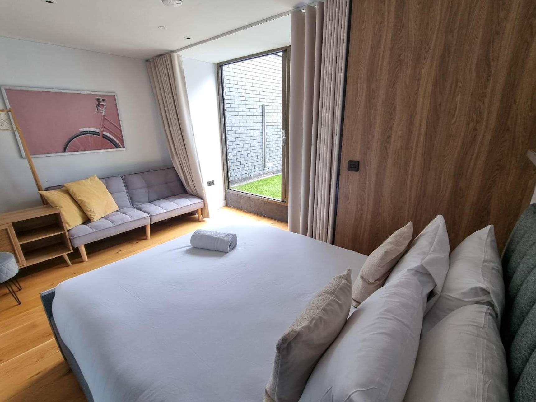 Stunning Luxury Townhouse In Centre Of